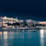 plage de Cannes de nuit