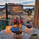 Diner sur une terrasse en face du Colisée